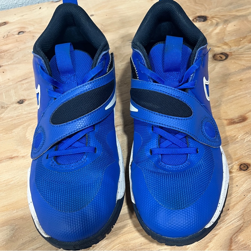 NIKE TEAM HUSTLE D11 BASKETBALL SHOES - 7 M